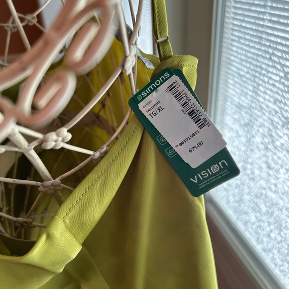 XLarge satin top new - Picture 4 of 10